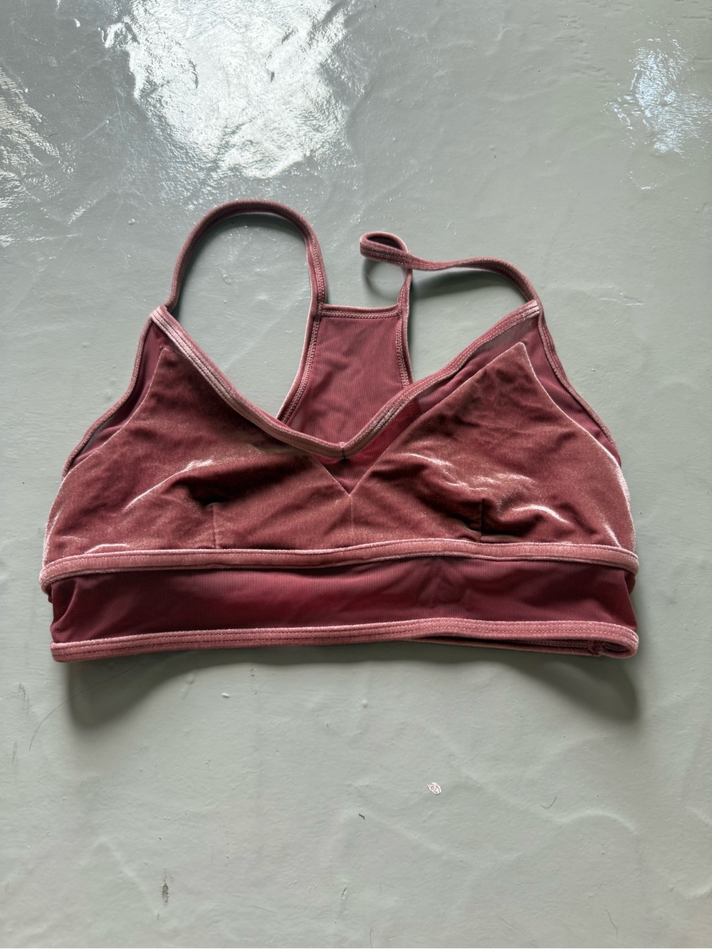 ALO Yoga Luxe Bra in Mauve